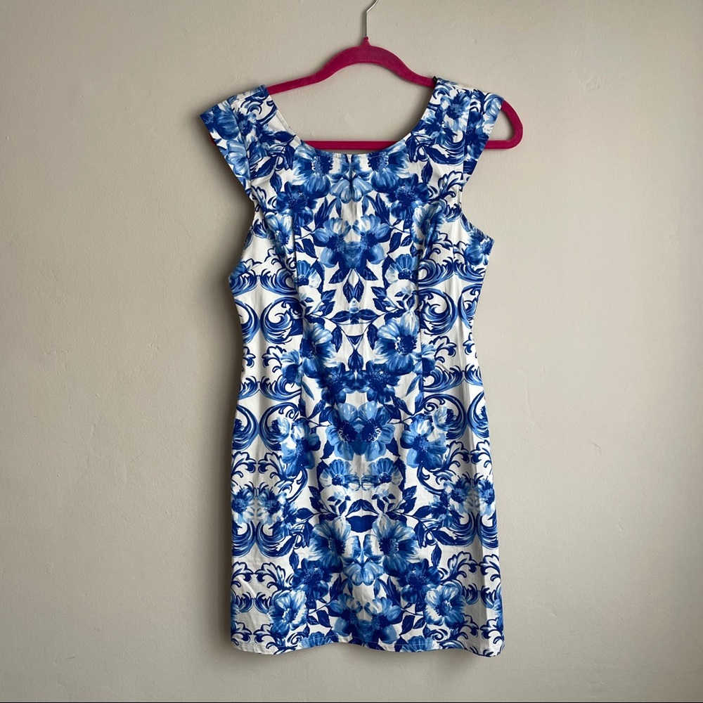 Forever 21/Blue & White Floral Form Fitting Dress